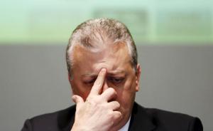 Petroleo Brasileiro SA President Aldemir Bendine gestures as he presents the company's plan in Rio de Janeiro, Brazil, June 29, 2015. REUTERS/Pilar Olivares