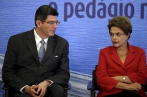 Brazil's Finance Minister Joaquim Levy and Brazil's President Dilma Rousseff participate in the signing ceremony for the concession contract of the BR-101 Rio-Niteroi Bridge at the Planalto Palace in Brasilia May 18, 2015. REUTERS/Ueslei Marcelino