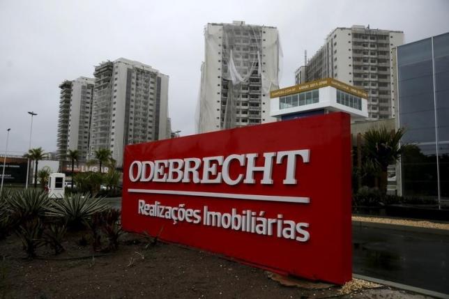 An Odebrecht placard is pictured in front of a construction site in Rio de Janeiro, Brazil, June 19, 2015.  . REUTERS/Pilar Olivares