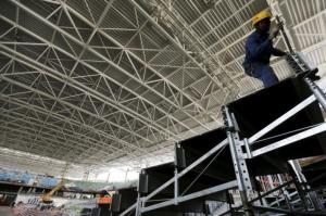 Workers are pictured at the construction site of the Carioca Arena venue at the Rio 2016 Olympic Park in Rio de Janeiro, Brazil, July 24, 2015.  REUTERS/Sergio Moraes -